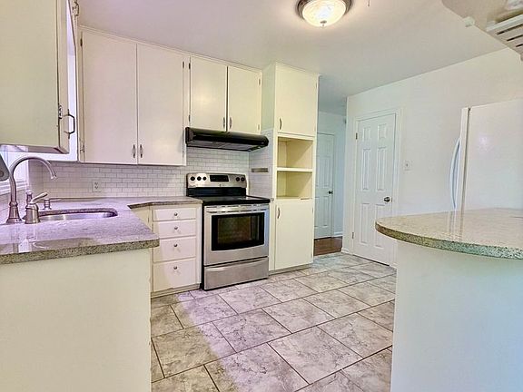 5th image of 610 Stephen St
