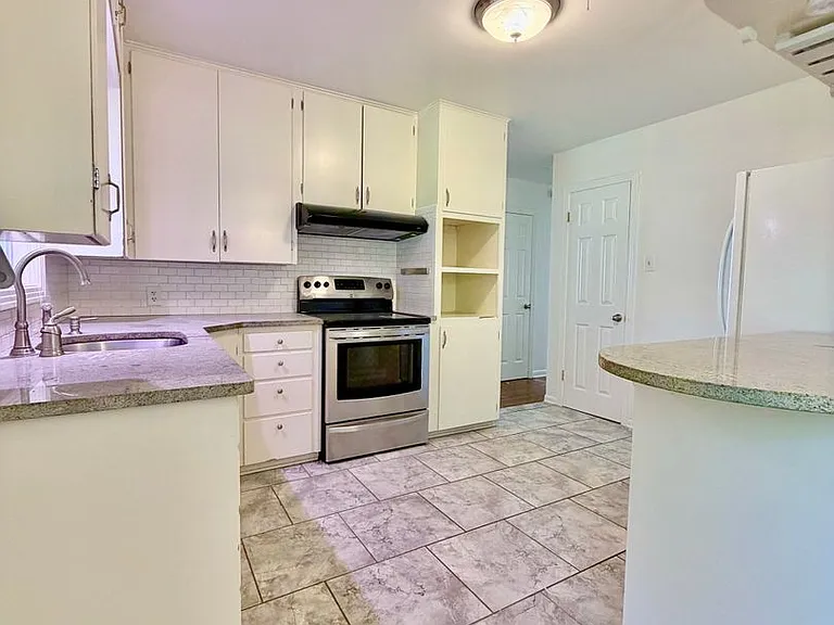610 Stephen St — Photo 5