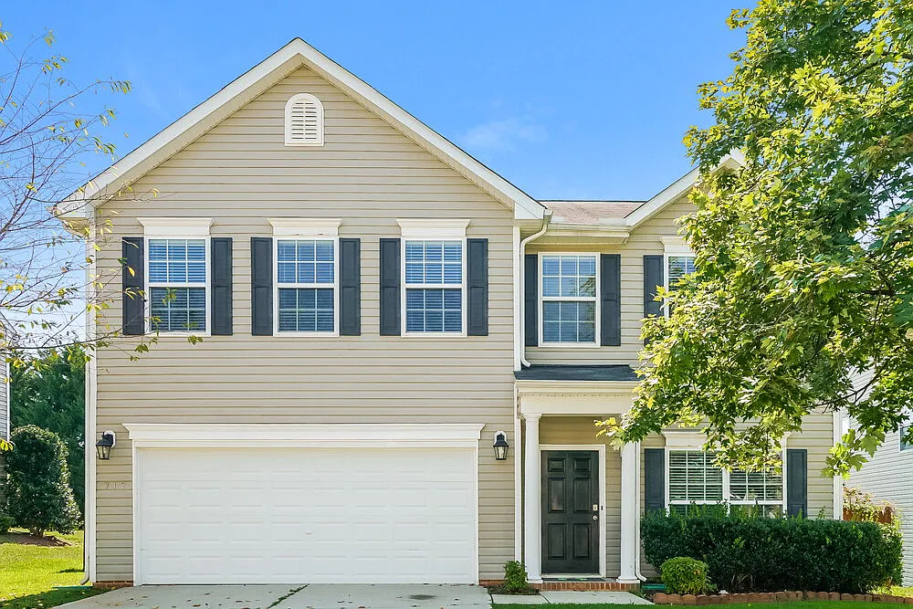 3 bed, 2.5 bath, 2191 sqft, $2,290 — Photo 1