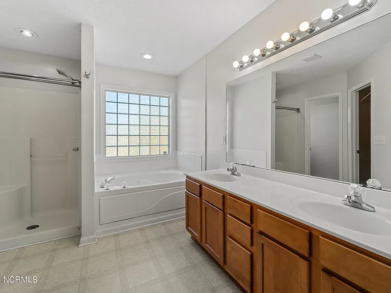 172 E Ridge Ct — Photo 19