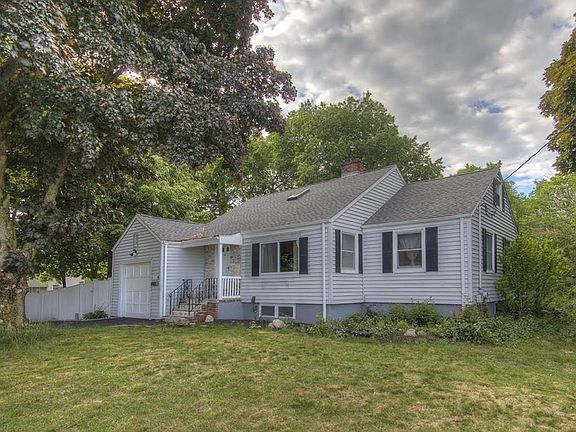 2nd image of 179 Lynnfield St