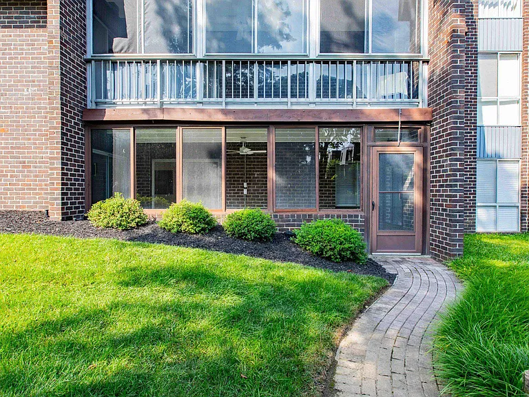 29 Stonehenge Cir #2 — Photo 36