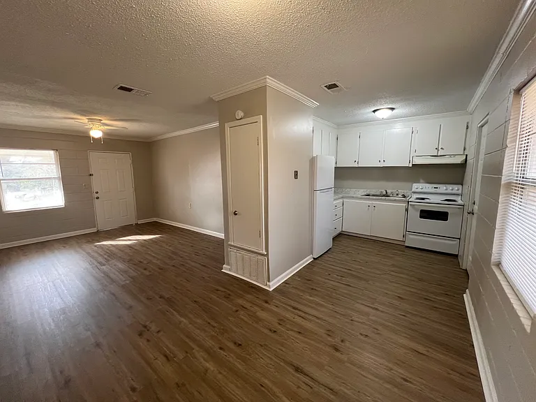 1207 N 25th Ave #4 — Photo 2