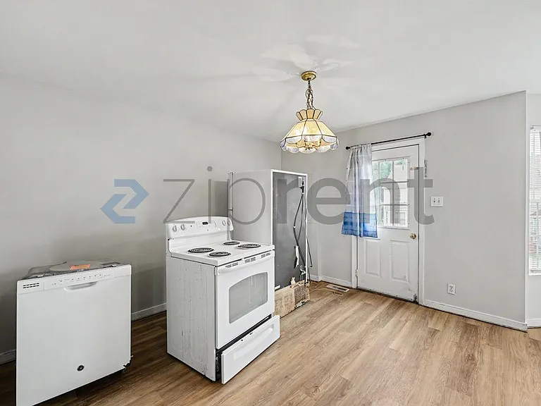 1912 Porter St — Photo 14