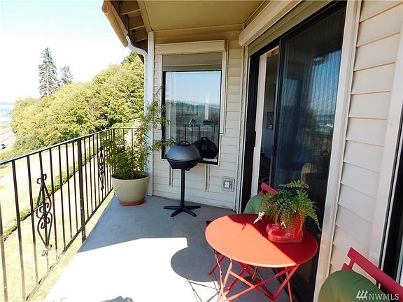 4th image of 920 E Bay Dr NE APT 3C301