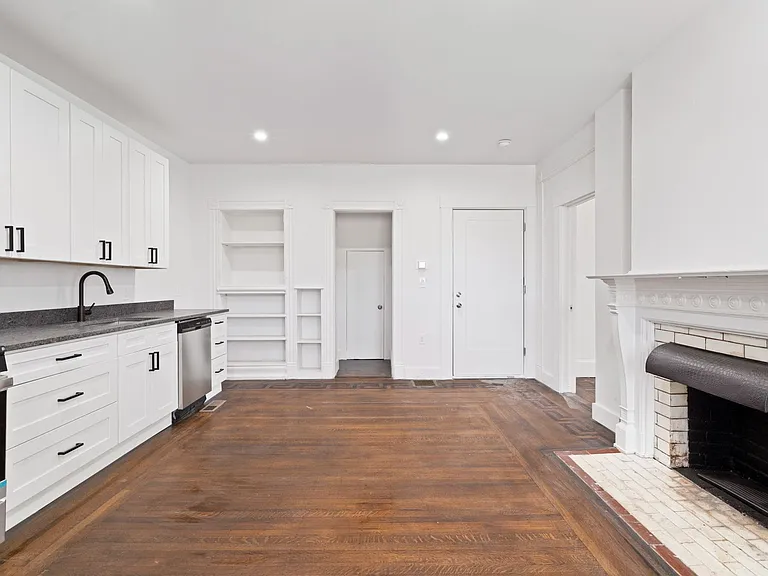 455 George St — Photo 3
