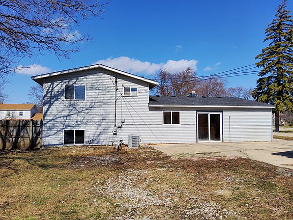 2nd image of 547 Redwood Rd