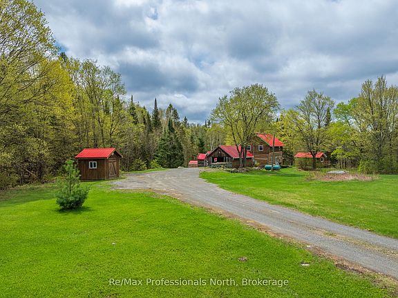 3rd image of 3569 Chetwynd Rd