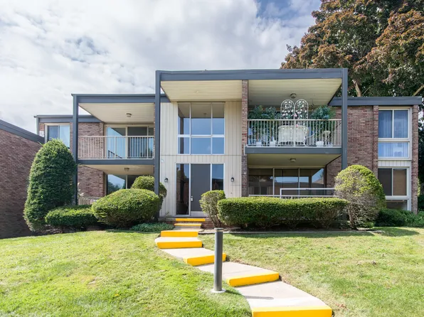 4047 W Maple Rd APT B203, Bloomfield Hills, MI 48301