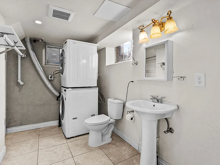 3085 N Clermont St — Photo 27