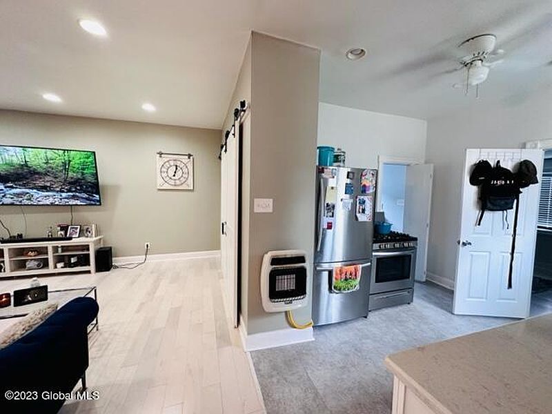 3rd image of 19 Nelson Avenue