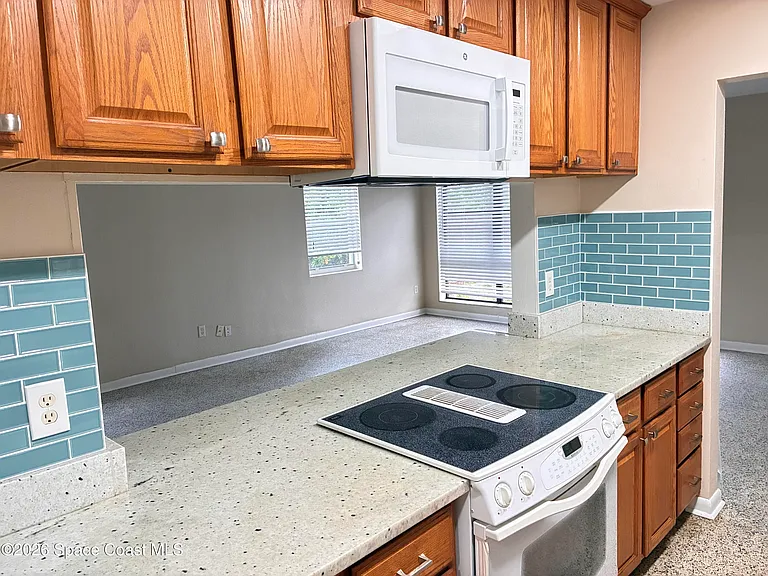 1010 Bianca Dr NE — Photo 5