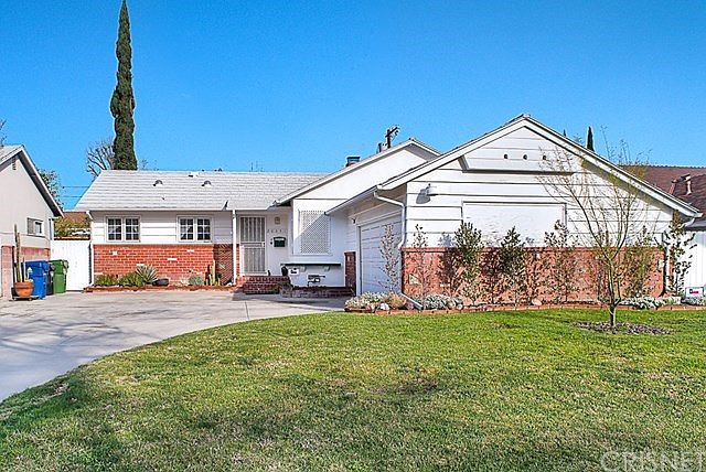Inviting Front Yard