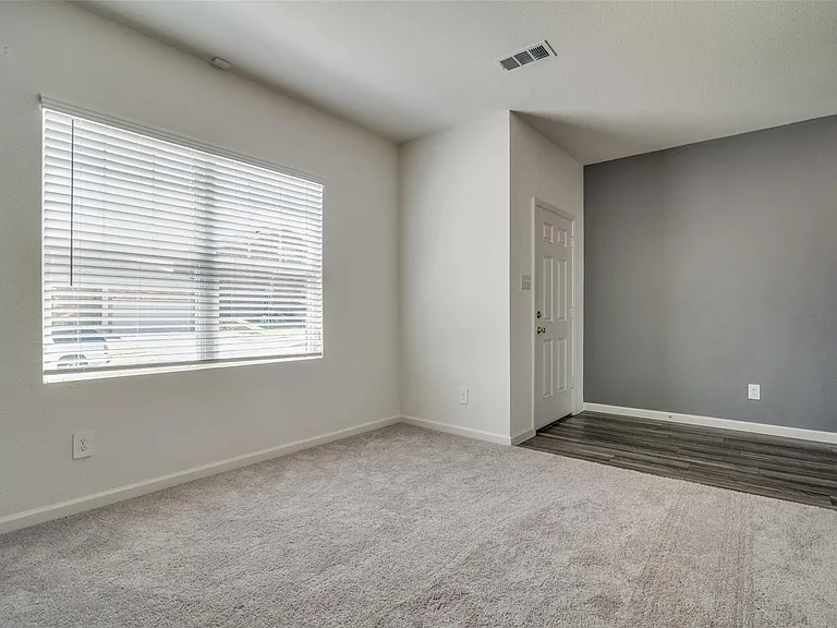 731 Yorkshire Dr — Photo 31