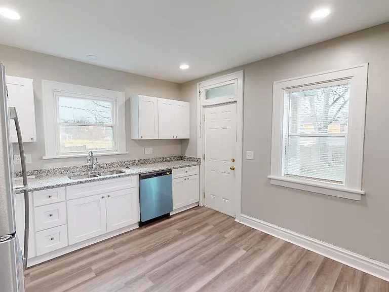 479 E Maynard Ave — Photo 7