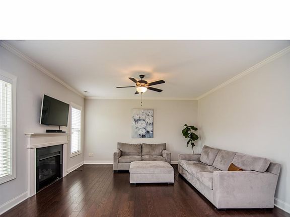 3rd image of 2145 Mills Crest St