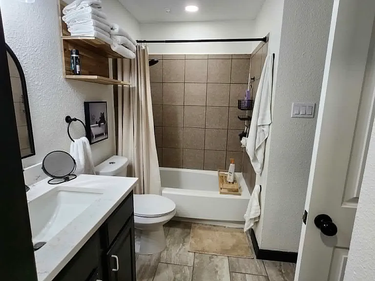 Meadowglen Ln — Photo 2
