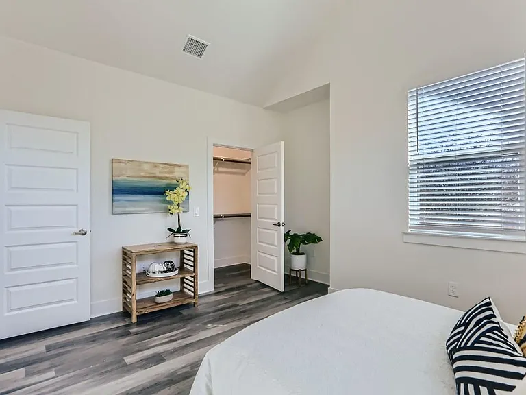 Master suite 1 w/ on-suite bathroom