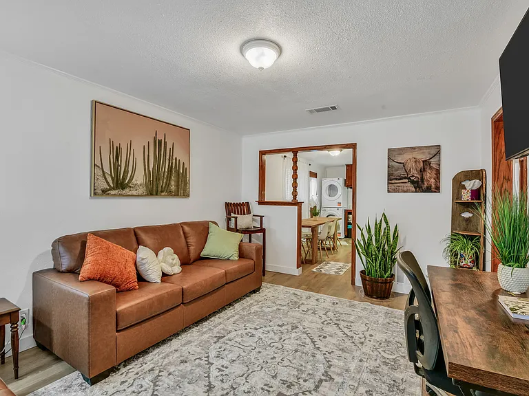 1009 Meadow Park Dr — Photo 15