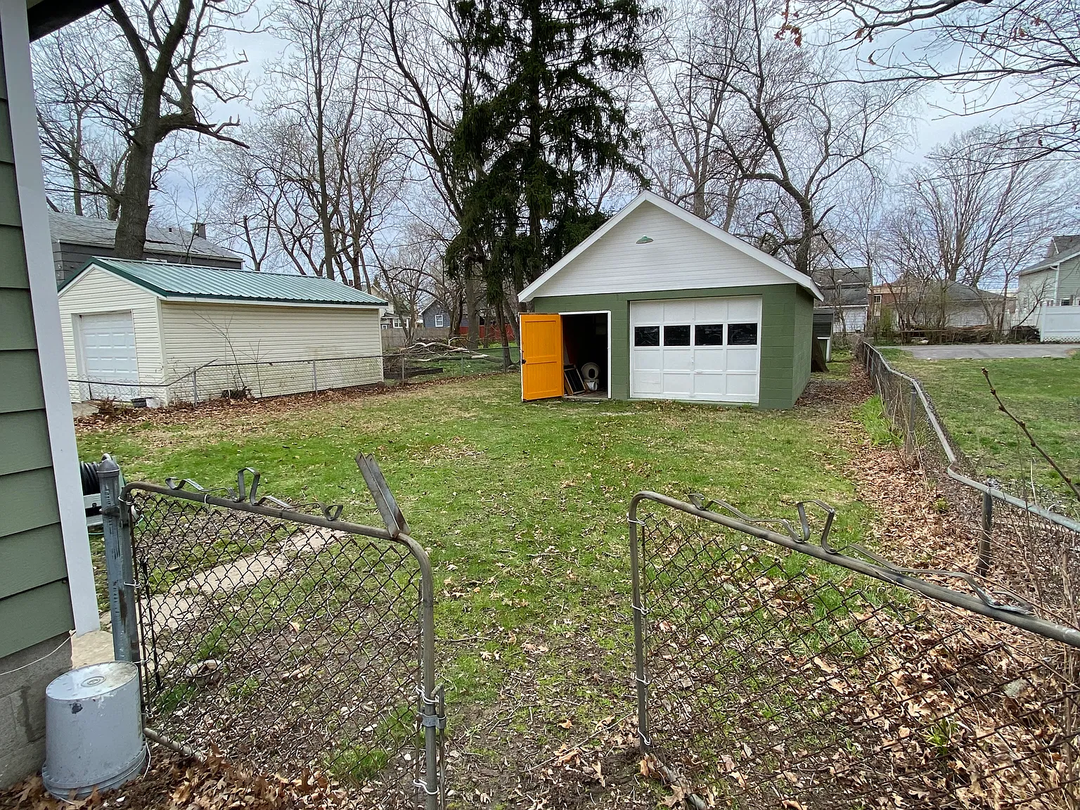 4 bed, 1200 sqft, $2,400 — Photo 2