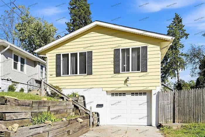 3 bed, 1.0 bath, 1008 sqft, $1,645 — Photo 1