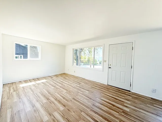 3326 Halverson Ave — Photo 10
