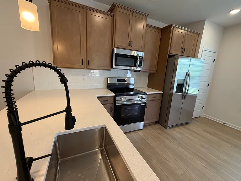 4917 Dresden Loop — Photo 10
