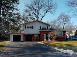 5637 W Woodhill Dr, Gurnee, IL 60031