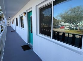 8454 111th St, Seminole, FL