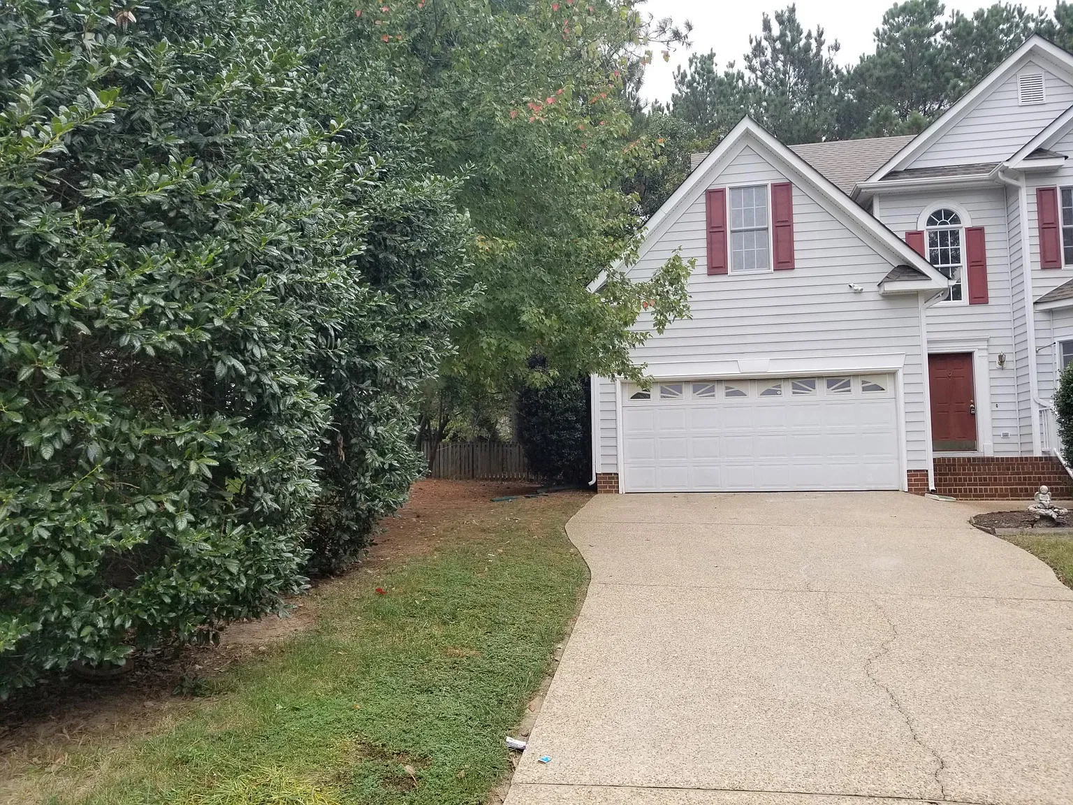 4 bed, 2.5 bath, 2100 sqft, $3,200 — Photo 2