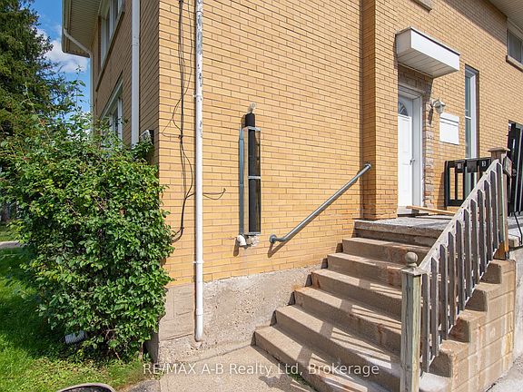 3rd image of 727 Frederick St