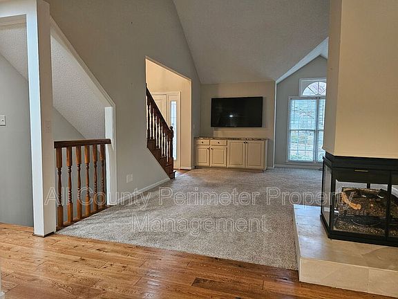 2nd image of 978 W Mill Bnd NW