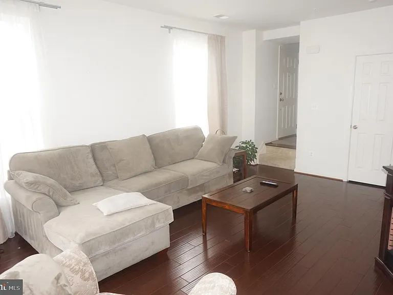 42281 Canary Grass Sq — Photo 6