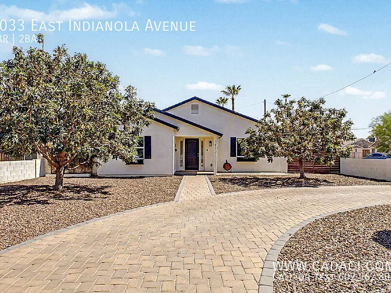1033 E Indianola Ave — Photo 2
