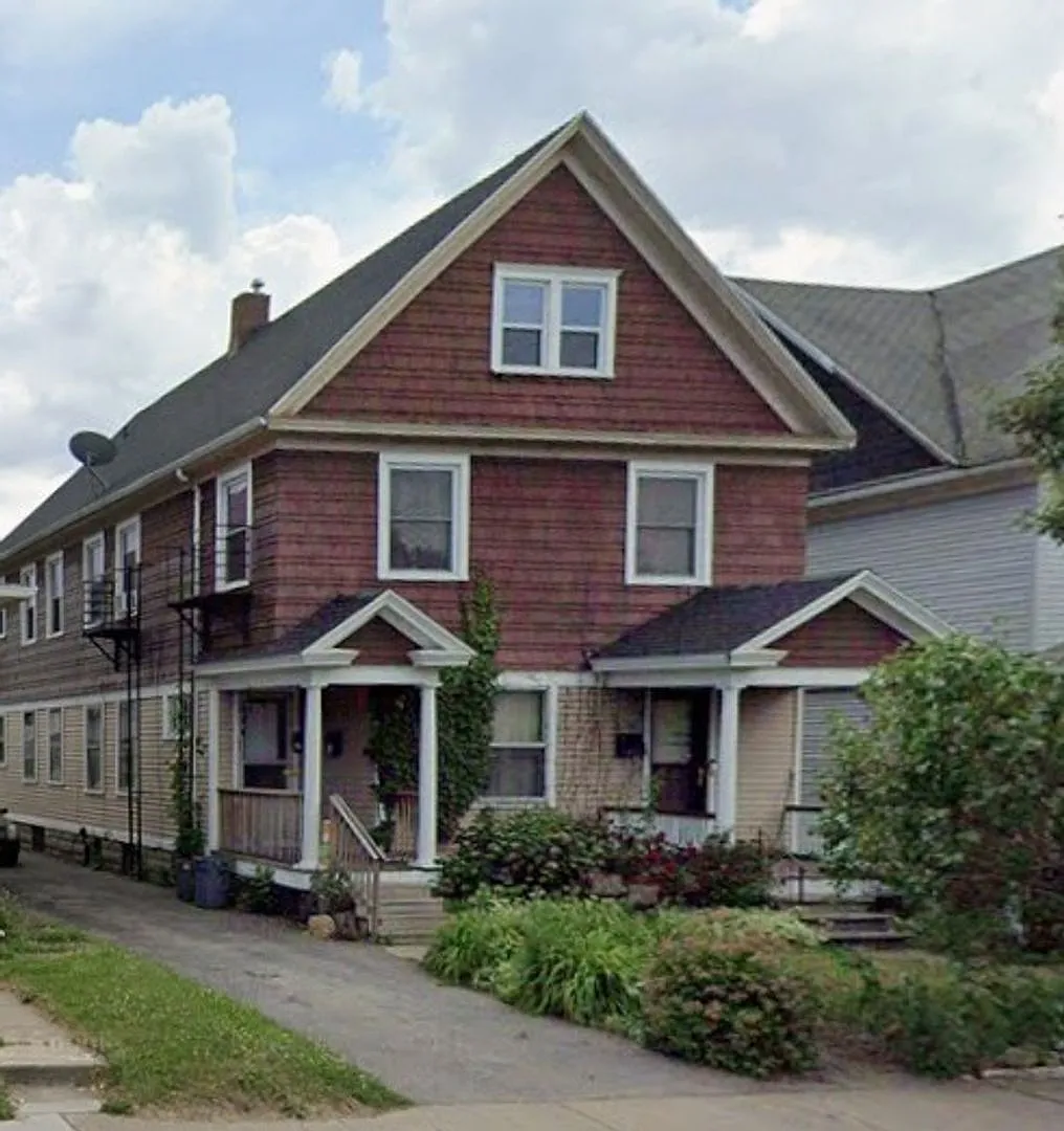 537-537.5 Lyell Ave — Photo 1