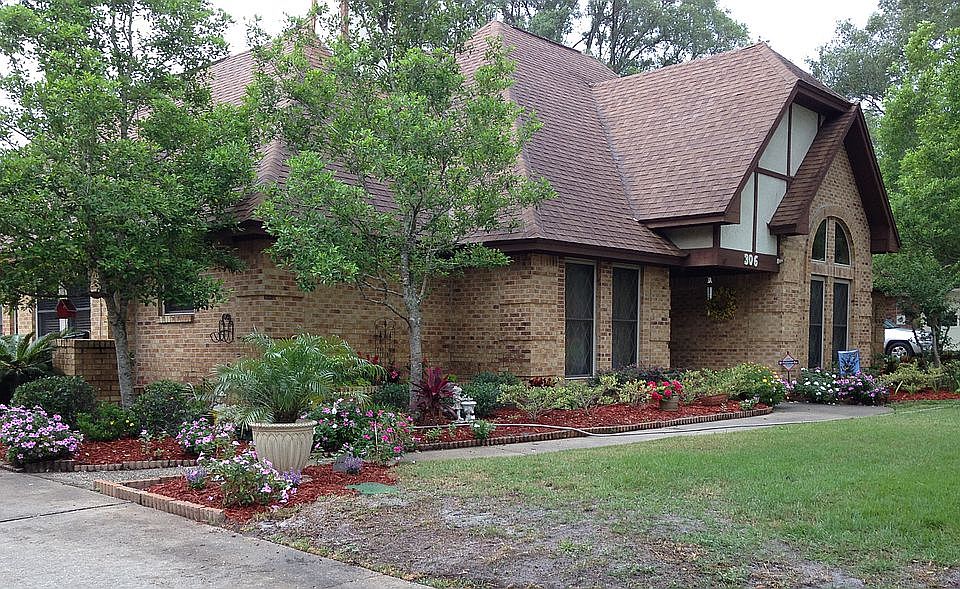 1st image of 306 Glenlyon Dr
