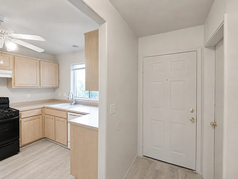 2950 NE Nikki Ct #D — Photo 2