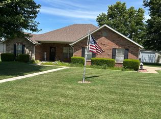 707 E 9th St, Grove, OK 74344