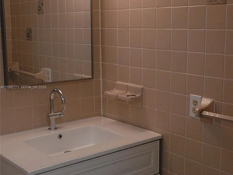 10907 N Kendall Dr #416 — Photo 18