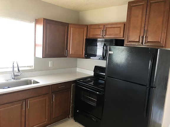 3rd image of 704 E Orange Ave