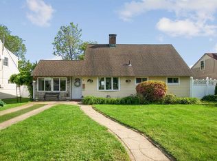 28 Sheep Ln, Levittown, NY 11756