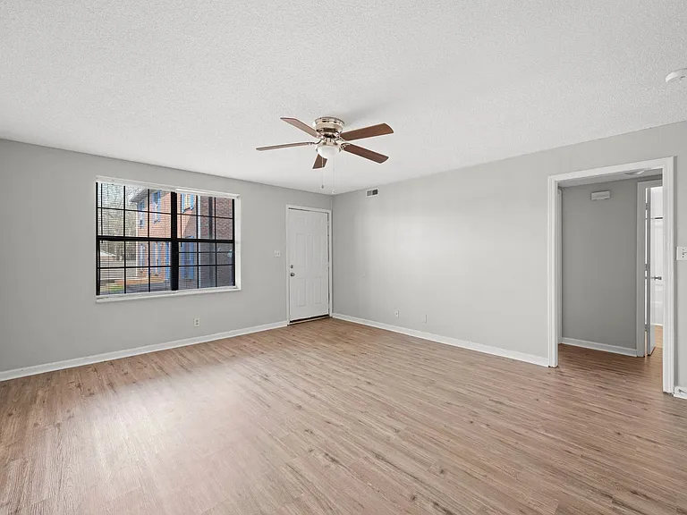 530 Hietts Ln — Photo 4