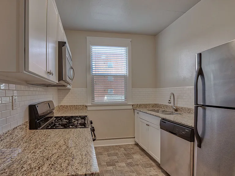 212 N G St — Photo 23