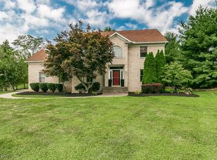 5650 Canyon View Dr, Painesville, OH 44077