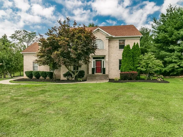 5650 Canyon View Dr, Painesville, OH 44077
