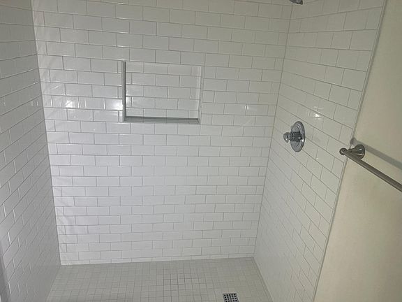 4th image of 2106 N Bell Ave #6