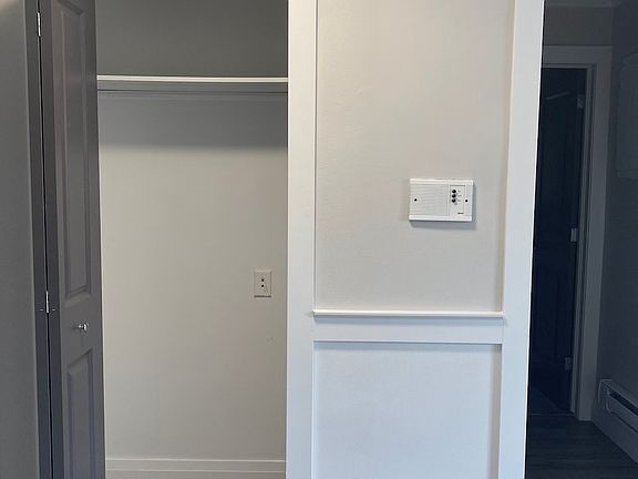 5th image of 340 Campbell Ave #304