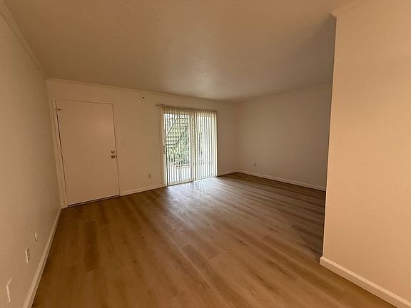 4th image of 3914 Center St #5
