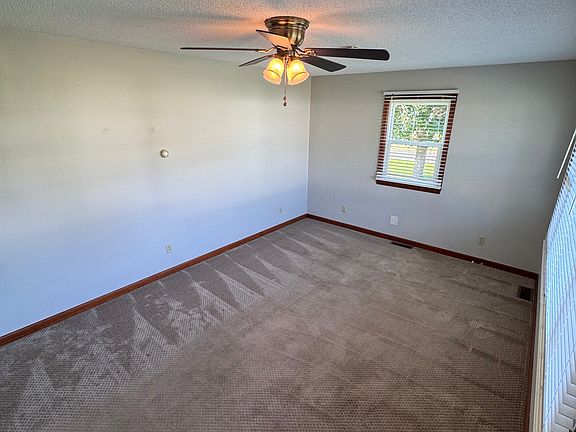 5th image of 301 S Willow St