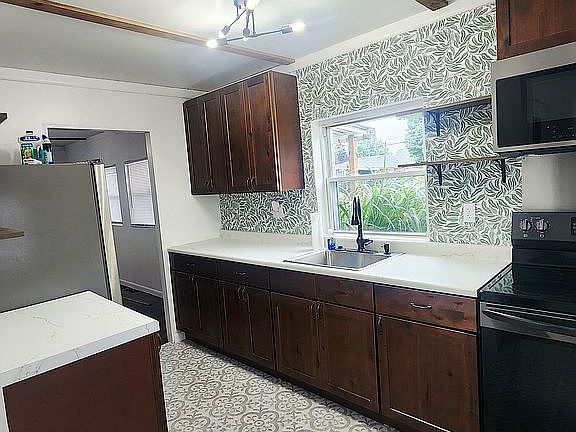 2nd image of 1811 Underwood St